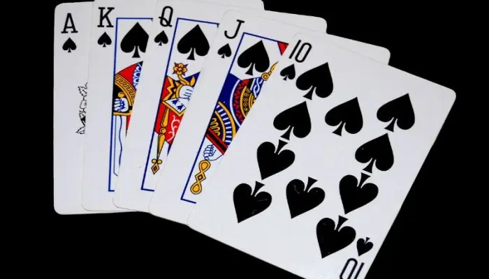 Nên ghi nhớ bài từ những ván chơi trước đó Nên ghi nhớ bài từ những ván chơi trước đó